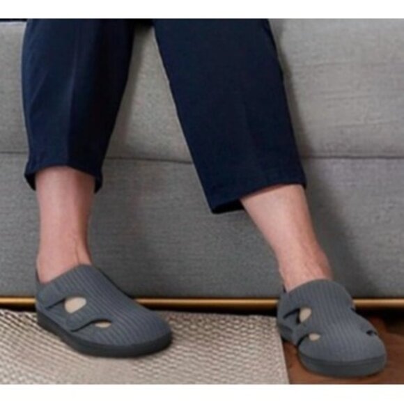 LeIsfIt Women’s Shoes Size 7.5 Indoor/Outdoor Grey Anti-Skid Wide Toe Box - Picture 12 of 12